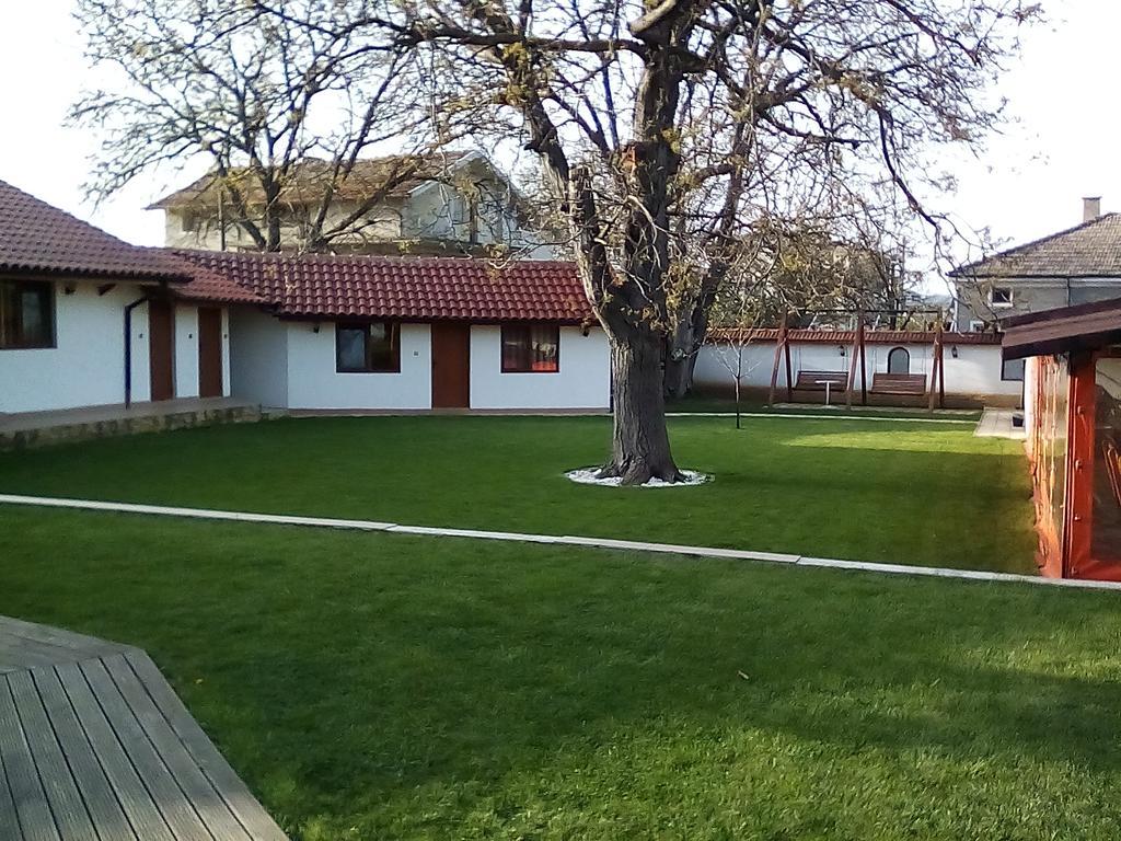 Bolyarski Stan Guest House Weliki Preslaw Exterior foto
